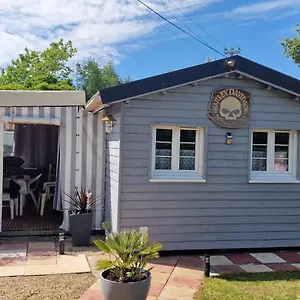 https://chalet-et-caravane-sur-terrain-priv-mer-pied.inbrittany.com